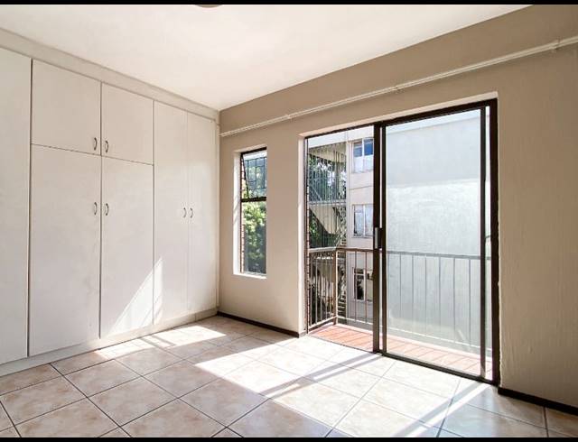 0.5 BEDROOM APARTMENT FOR SALE IN FLORIDA LAKE